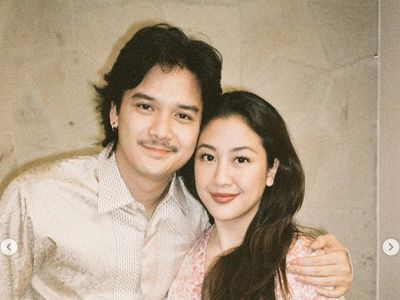7 Gaya Lebaran Sherina & Suami, Sederhana Pakai Baju Zaman SMP - Milik Mertua