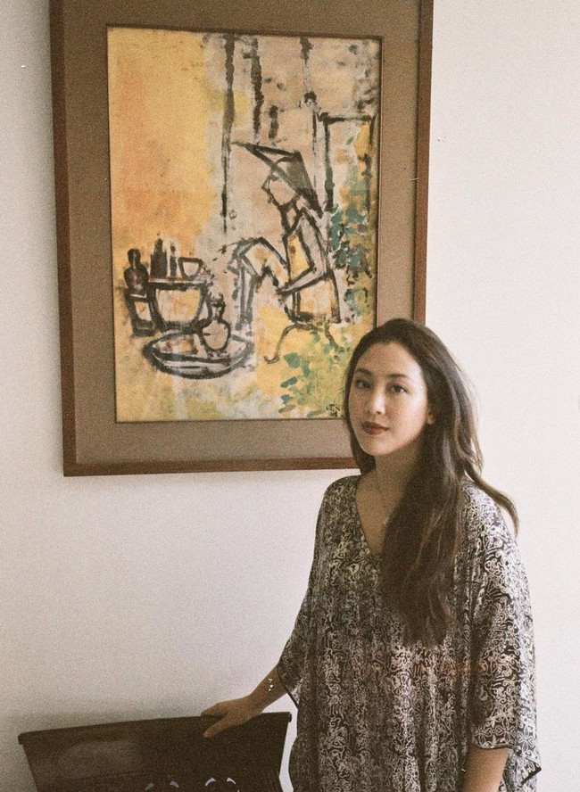 Meski tampil sederhana namun Sherina tetap terlihat cantik menawan. Penampilannya pun banjir pujian dari netizen. Foto: Instagram/@sherinamunaf