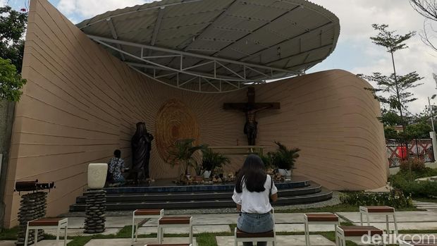 Taman Doa di Bawah Salib Yesus di Gereja Pringwulung, Sleman. Foto diunggah Rabu (17/4/2024).