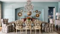 Ruang makan seperti ini bisa menjadi inspirasi desain interior ala Eropa. Dengan lampu gantung, meja panjang, bangku di semua sisi, dan paling penting adalah dindingnya yang dilapisi dengan wall panel sehingga membuat tampilan ruangannya klasik. Foto: MAGGIE GRIFFIN DESIGN, ROBERT PETERSON