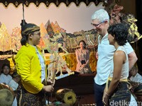 Tim Cook di Museum Wayang