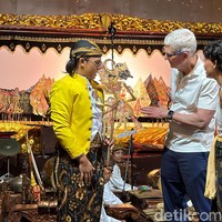 Di luar kesibukannya menjalani perusahaan dengan valuasi US$ 2,59 triliun, Tim aktif dalam kegiatan sosial. Begitu dermawannya, ia berencana untuk menyumbangkan seluruh hartanya untuk amal jika meninggal kelak. Saya ingin menjadi kerikil di kolam yang menciptakan riak perubahan, katanya kepada majalah Fortune pada 2015. (Foto: Adi Fida Rahman/detikinet)