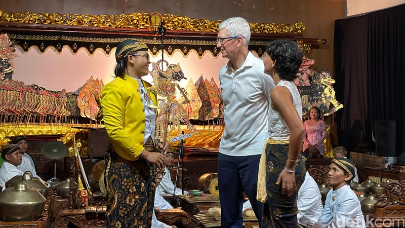 Tim Cook di Museum Wayang