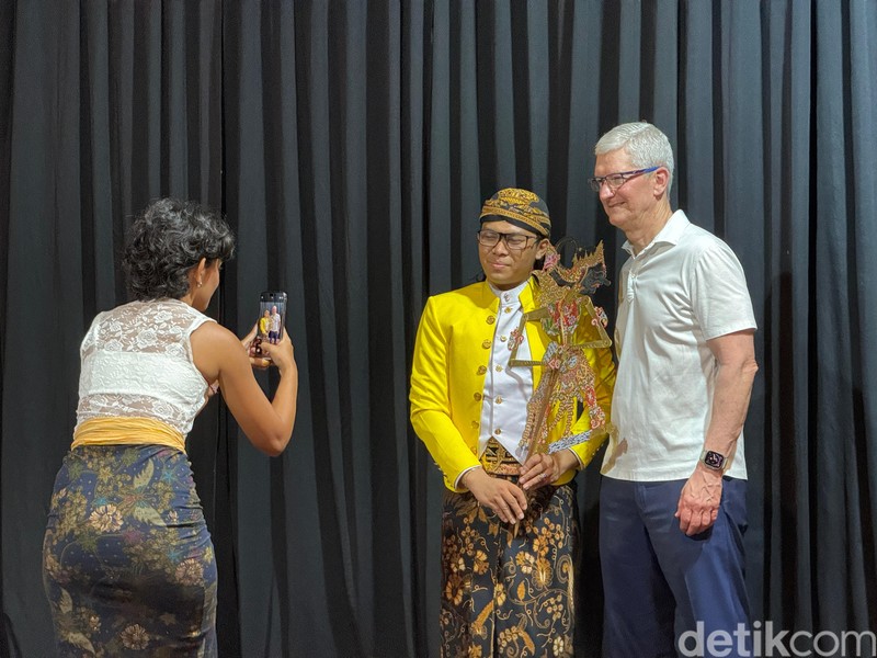 Tim Cook di Museum Wayang