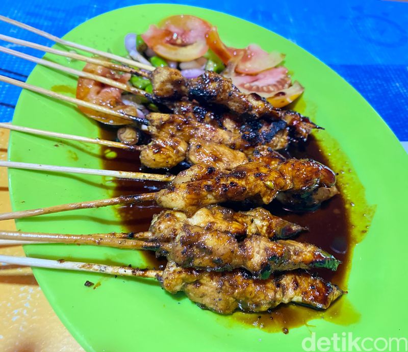 Tongseng BRI: Sedep Mlekoh! Tongseng Kambing Dimasak di Tungku Arang