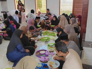 Megibung Menyama: Makan Bersama Saat Lebaran Ketupat di Kampung Angantiga