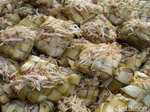 Ketupat Jembut, Kuliner yang Diperebutkan saat Syawalan di Semarang