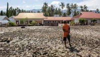 Dua desa yakni Desa Balongga dan Desa Sambo di wilayah itu diterjang banjir bandang akibat intensitas hujan yang cukup tinggi di hulu sungai pada Rabu (17/4) malam.  