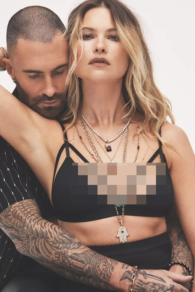 Adam Levine dan Behati Prinsloo tampil sangat mesra untuk kampanye terbaru brand perhiasan Jacquie Aiche. Foto: Dok. Jacquie Aiche