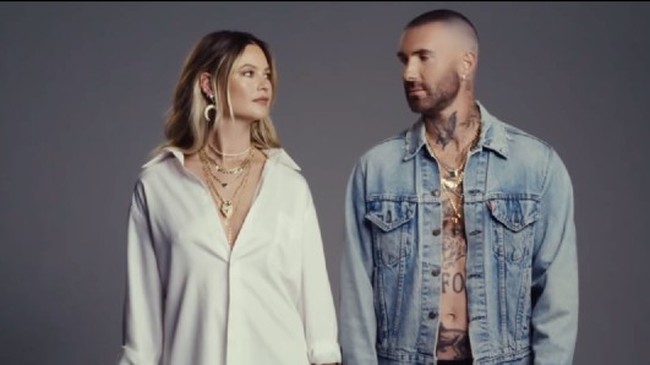 Desainer perhiasan Jacquie Aiche mengungkapkan alasan memilih Behati Prinsloo dan Adam Levine sebagai model brandnya. “Aku selalu suka bekerja dengan Behati - setiap kali kita berpose bersama, rasanya sama istimewanya seperti pertama kali,” katanya. Foto: Dok. Jacquie Aiche