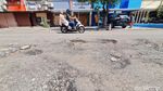Awas! Jalan Asem Baris Raya Tebet Rusak