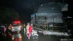 Angin Kencang di Sawangan Depok Bikin Baliho Roboh