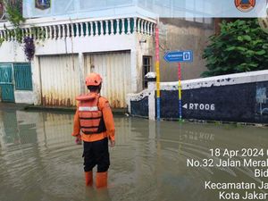 Kali Ciliwung Meluap, 18 RT di Jaktim Terendam Banjir