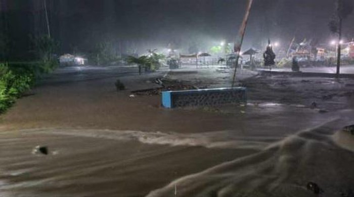 Banjir lahar dingin Semeru yang melanda Lumajang.