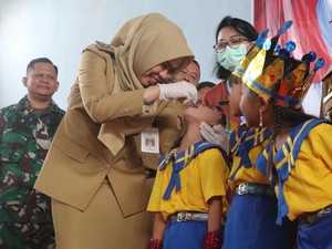 Aksi Blusukan Bupati Eistianah demi Pastikan Anak-anak di Demak Bebas Polio