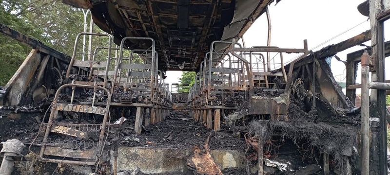 Penampakan bus PO Haryanto yang terbakar di Sleman, Kamis (18/4) pagi