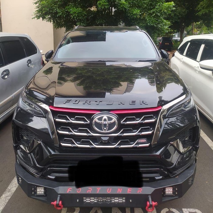 Fortuner pelat TNI palsu disita polisi