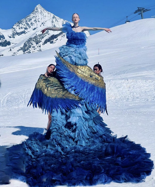 Pesta tersebut dirancang selama 40 hari dan para timnya menghadapi tantangan badai salju dan suhu minus demi mewujudkan impian pasangan kaya raya tersebut. Foto: Dok. Instagram/@davidbastianoni