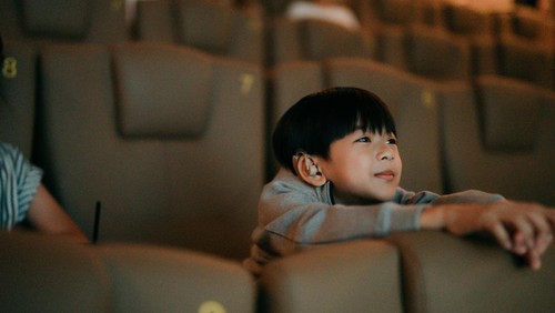 Ilustrasi Anak Nonton Bioskop