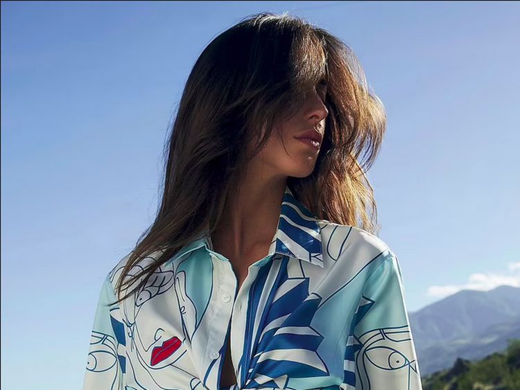 Penampilan Langka Ines de Ramon, Pacar Brad Pitt yang Kini Jadi Model