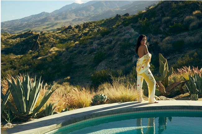 Ines sebelumnya dikenal aktif di media sosial sebagai influencer, trainer, nutrisionis, dan coach kesehatan. Tapi setelah digosipkan dekat dengan Brad Pitt, ia membuat akunnya private. Karena itu, penampilannya dalam katalog brand Uter by Phillipe Uter bisa dibilang langka. Foto: Dok. Uter