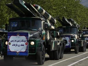 Iran Pamer Drone-Rudal, Isyaratkan Kesiapan Hadapi Pembalasan Israel