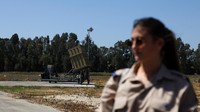 Israel mensiagakan pertahanan Iron Dome pasca serangan Iran yang menembakkan ratusan drone hingga rudal. (REUTERS/Hannah McKay)  