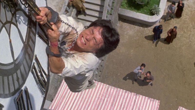 Aksi berbahaya Jackie Chan.