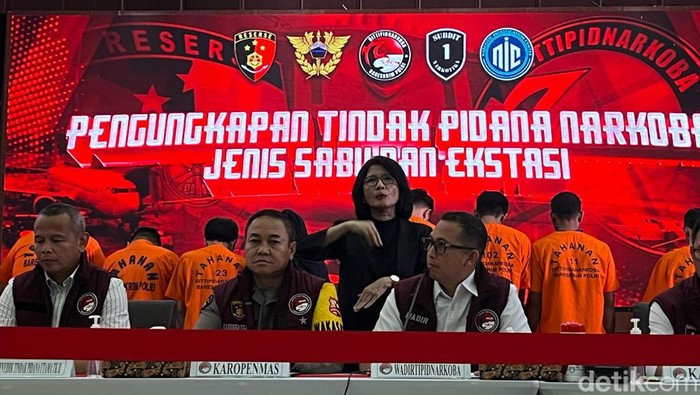 Sindikat Peredaran Narkoba Internasional Tertingkap di Darat, Udara, dan Laut