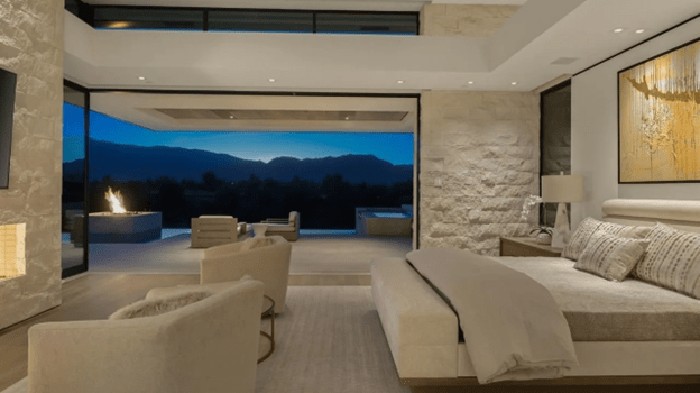 Kamar tidur di rumah Tim Cook, CEO Apple di Madison Club, La Quinta Kamar tidur di rumah Tim Cook, CEO Apple di Madison Club, La Quinta.