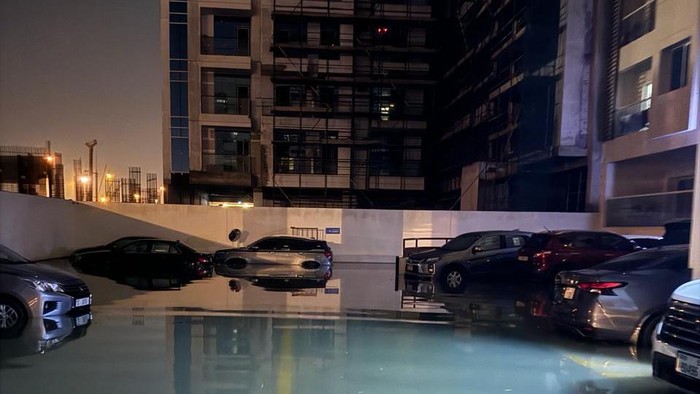 Kawasan apartemen di Dubai kebanjiran