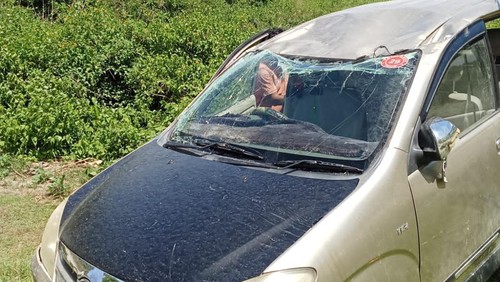 Minibus yang mengalami kecelakaan di Nusa Penida.