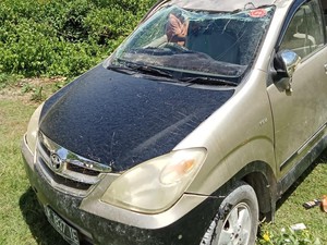 Angkut Turis India, Minibus Terguling-guling di Jalanan Nusa Penida