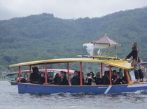 Kirab Mahkota Binokasih di Situ Lengkong Ciamis yang Mematahkan Mitos