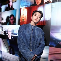 Idol berzodiak Gemini satu ini dikenal sebagai all rounder yang lahir pada 15 Juni 1996. Dia tergabung dalam dua sub unit grup KPop SEVENTEEN, BSS dan Hoshi x Woozi. Hoshi dipercaya menjadi global ambassador untuk brand d’Alba dan NARS. Foto: Instagram/@ho5hi_kwon