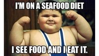 Katanya anak kecil ini lagi jalani diet seafood. Maksudnya bukan makan seafood, melainkan ‘i see food and i eat it’ alias langsung makan saat lihat makanan Foto: Delicious AU