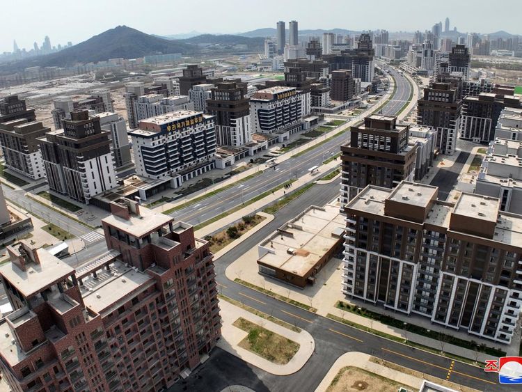 Mengintip Kompleks Apartemen Baru Korut yang Diresmikan Kim Jong Un