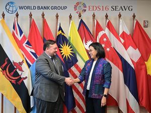 Sri Mulyani Bertemu Menkeu Malaysia di AS, Bahas Keuangan Syariah