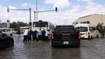 Mobil-mobil Jadi Korban Dahsyatnya Banjir Dubai