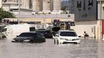 Mobil-mobil Jadi Korban Dahsyatnya Banjir Dubai