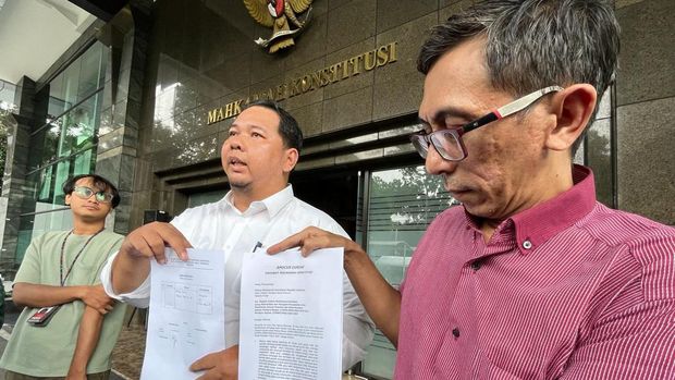 Momen pengajuan amicus curiae oleh perwakilan aktivis '98 (Anggi/detikcom)