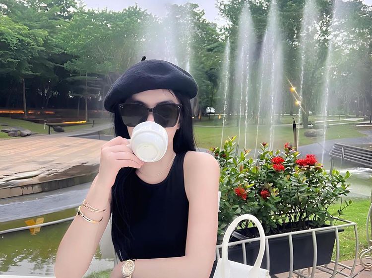 Cantiknya Mutiara Septialzi, Adik Rizky Irmansyah yang Hobi Nongkrong Seru