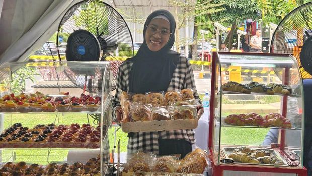 Owner D_Ma'zia Anggi Reftani saat mengikuti sebuah bazar (Foto: Dok Pribadi)