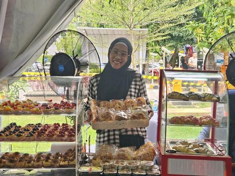 Owner D_Ma'zia Anggi Reftani saat mengikuti sebuah bazar (Foto: Dok Pribadi)