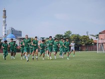Liga 1: Cara Reva Bangkitkan Mental Rekan Jelang Persebaya Hadapi Persib