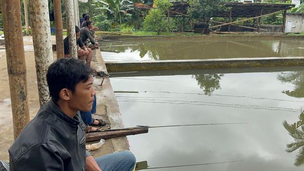 Pemancing di Pemancingan Sindang Reret, Cijeruk, Kabupaten Bogor