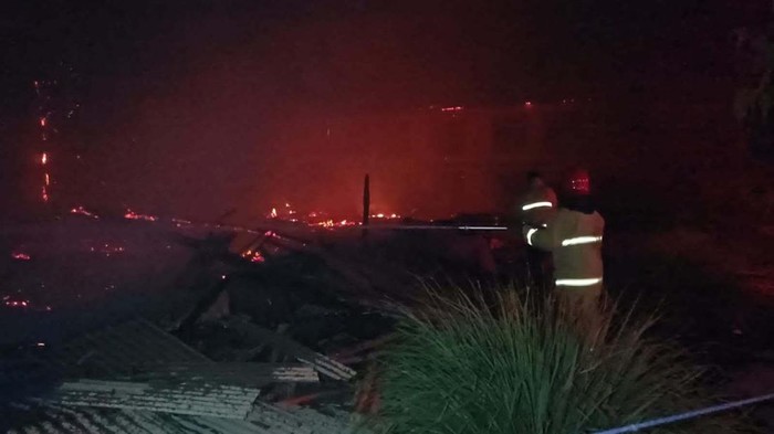 Penampakan kandang ayam di Srono Banyuwangi terbakar