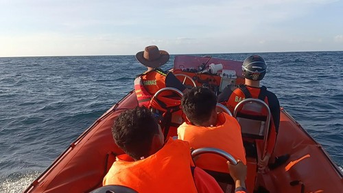SAR Mataram mencari korban tenggelam di perairan Lancing, Kecamatan Praya Barat, Lombok Tengah. Foto: Humas SAR Mataram.