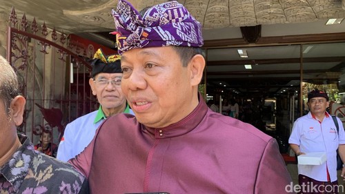 Pj Gubernur Bali Sang Made Mahendra Jaya ditamui wartawan di Art Center, Denpasar, Kamis (18/4/2024). (Rizki Setyo Samudero/detikBali)