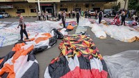 Polres Pekalongan Kota berhasil mengamankan balon udara yang terbang secara liar saat tradisi syawalan.  